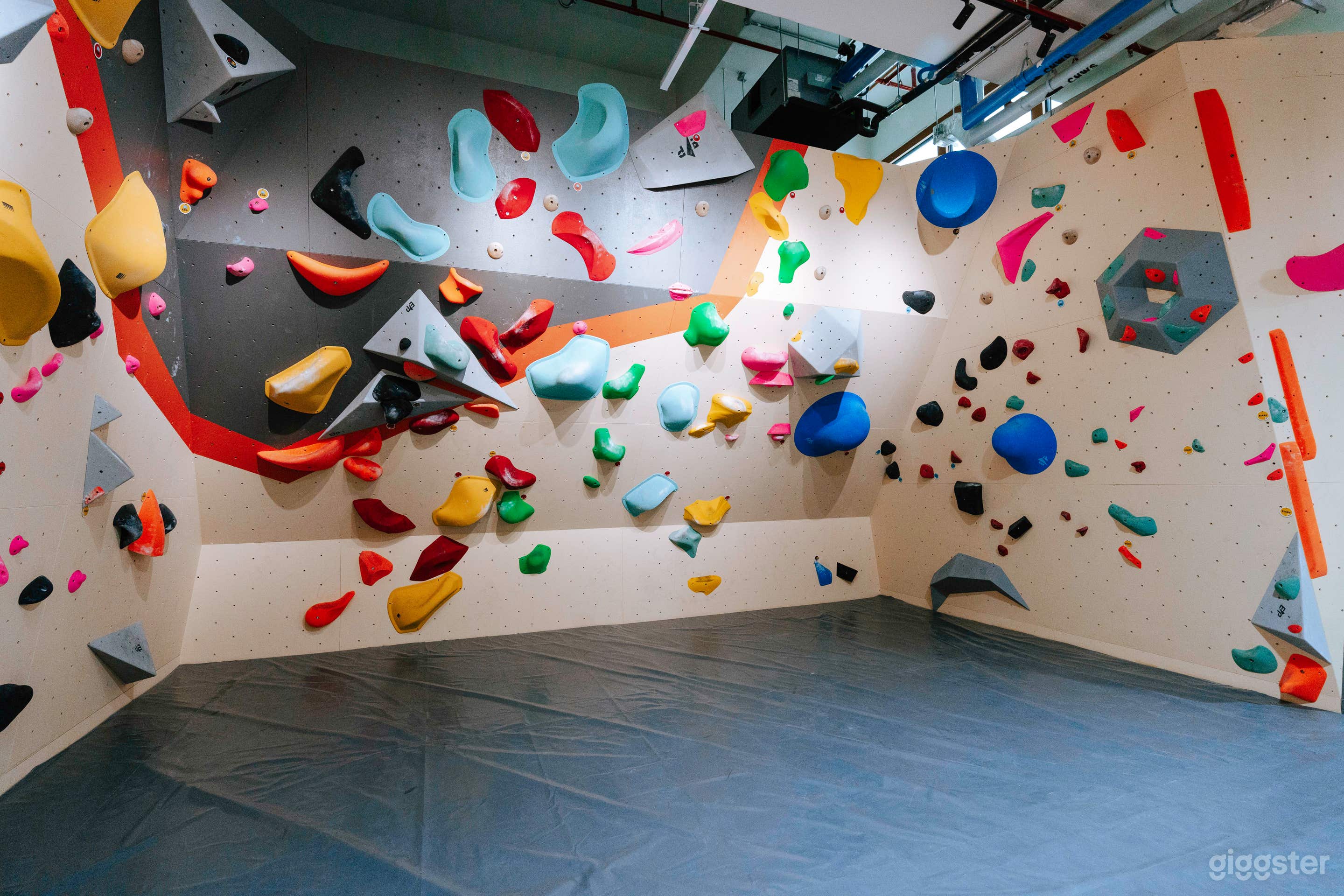 Modern and Vibrant Climbing Gym in town Photo 1