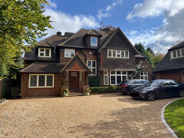  Large family home, with 0.5 acre landscaped garden 