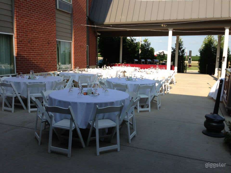 Beautiful Outdoor Patio with Fountain Design Photo 4