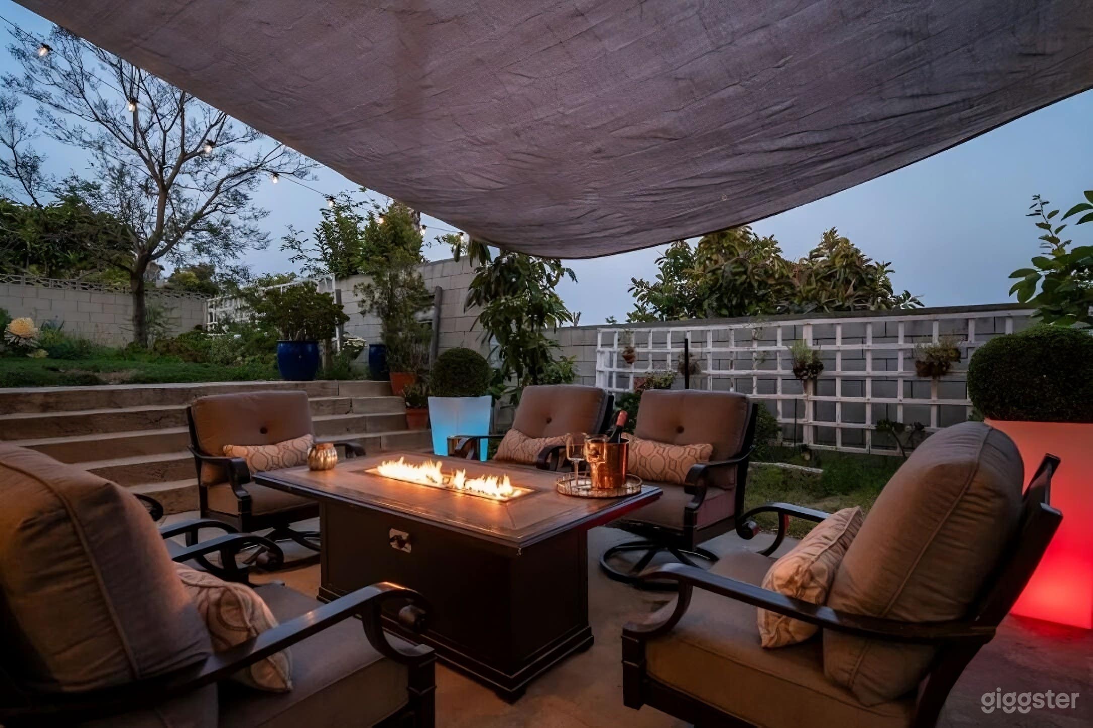 Luxury Urban Retreat with Game Areas & Spacious Living Photo 4