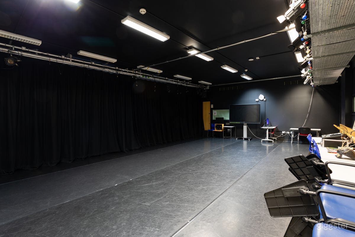 Performing Arts Studio - Angel Photo 4