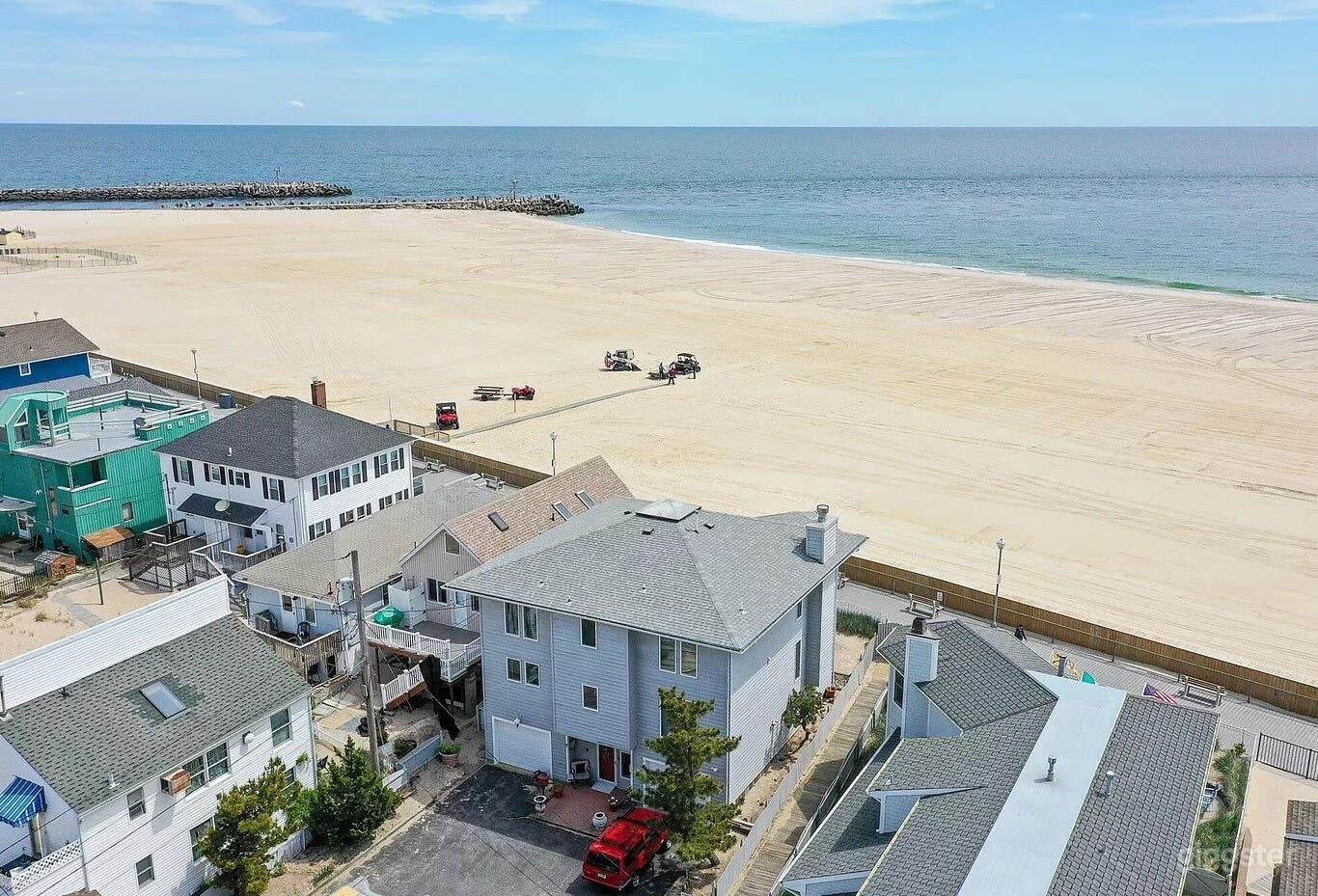 Large beachfront house with panoramic ocean views Photo 3