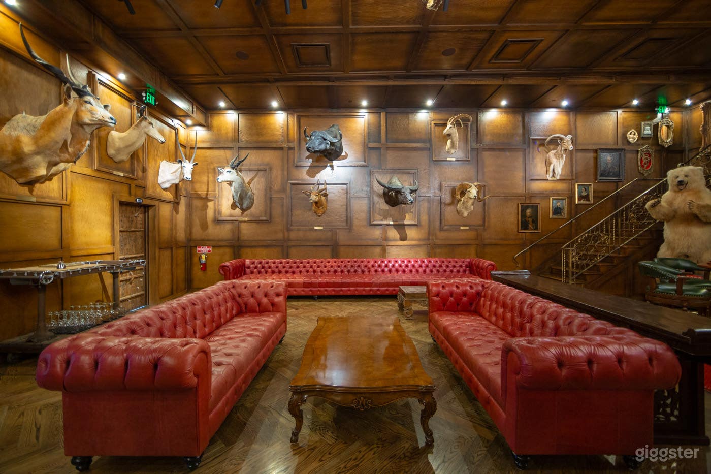 HUNTER'S BAR #260 Photo 4