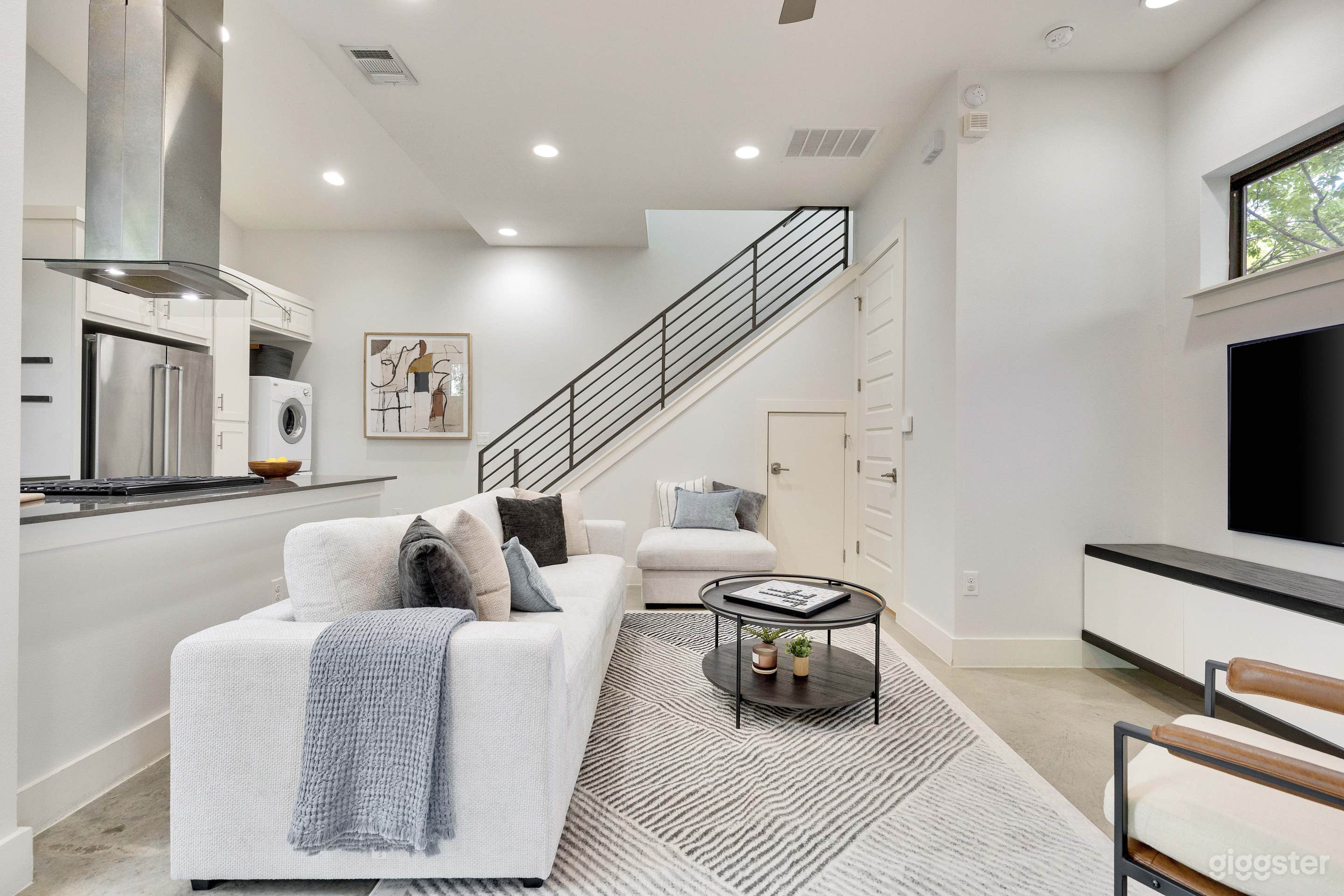 Modern East Austin Professionally Designed Home Photo 2