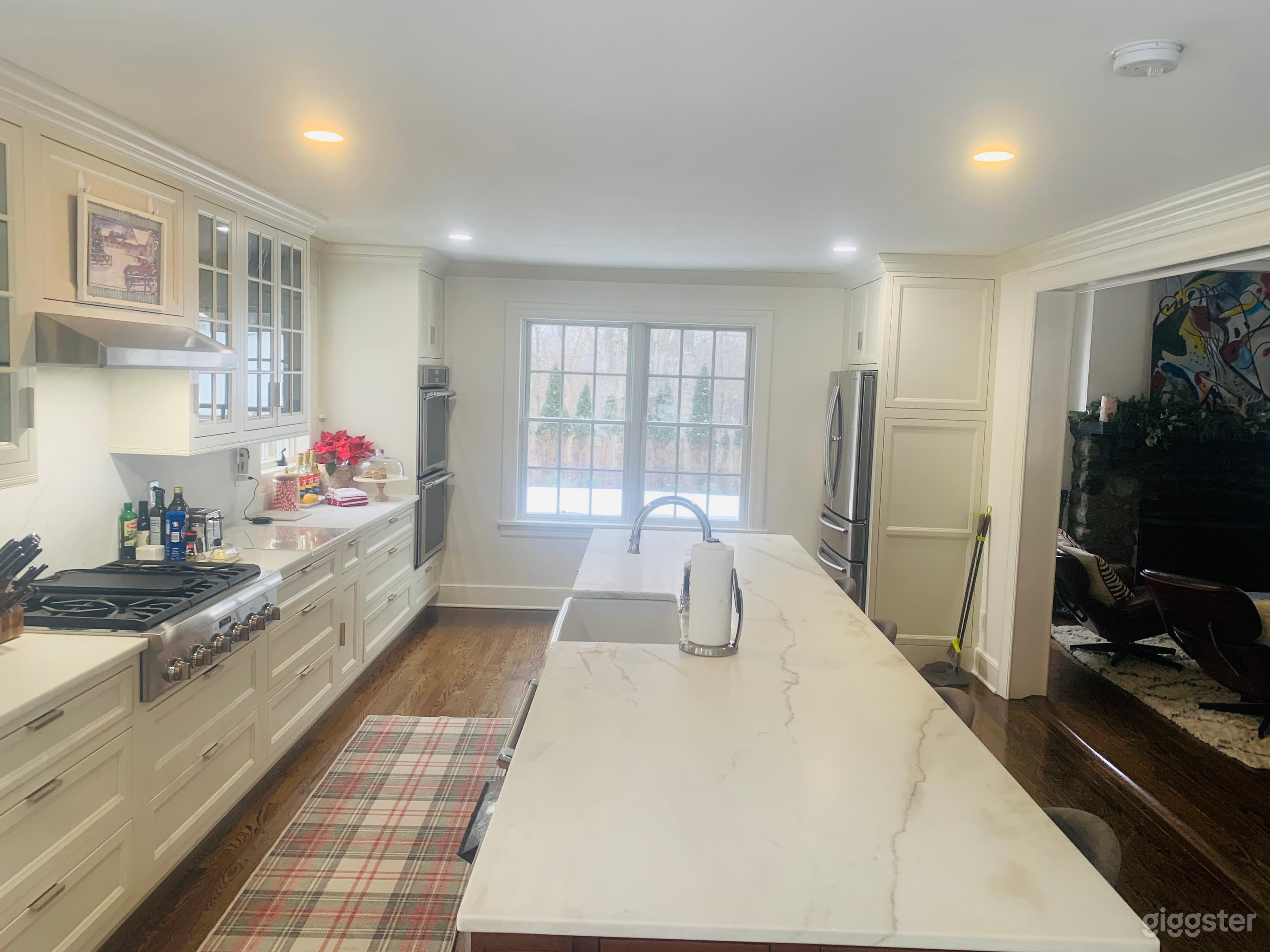 Elegant Modern Farmhouse Photo 2