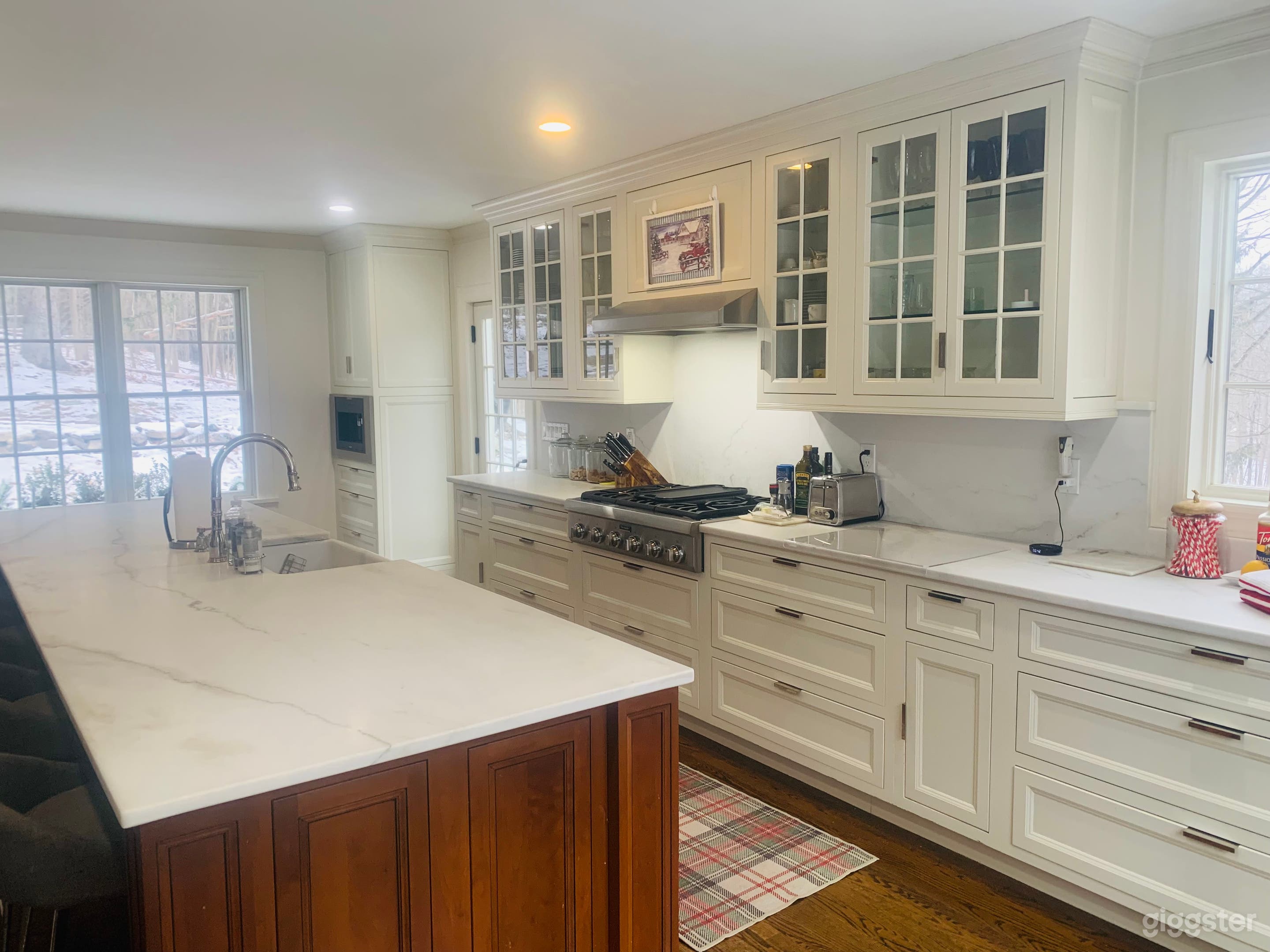 Elegant Modern Farmhouse Photo 1