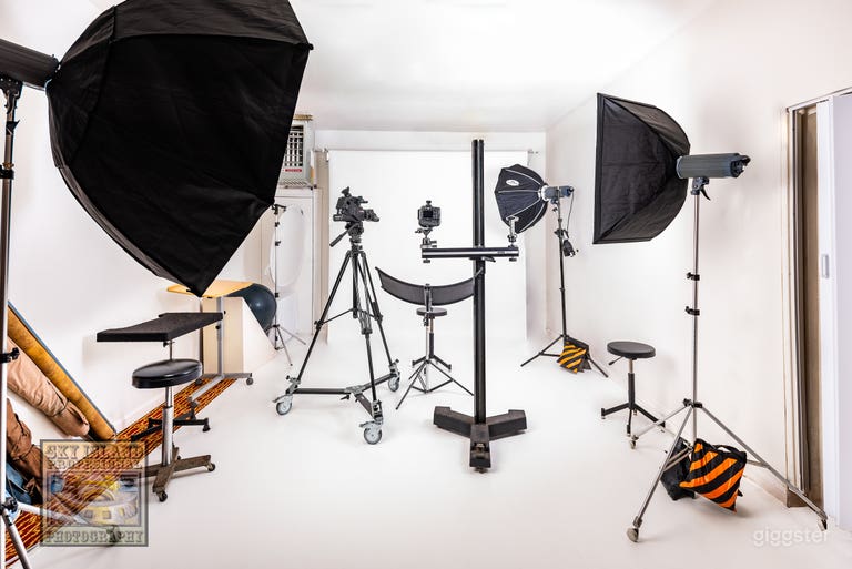  Main studio area with 107&quot; background paper rolled down. 