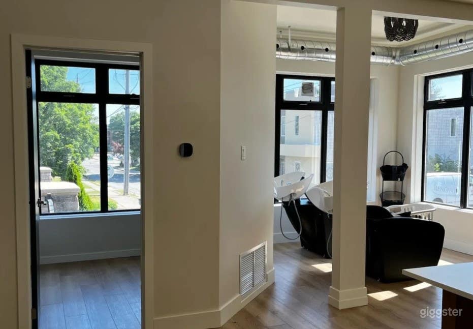 Studio Loft with Natural Light in Lincoln Photo 3