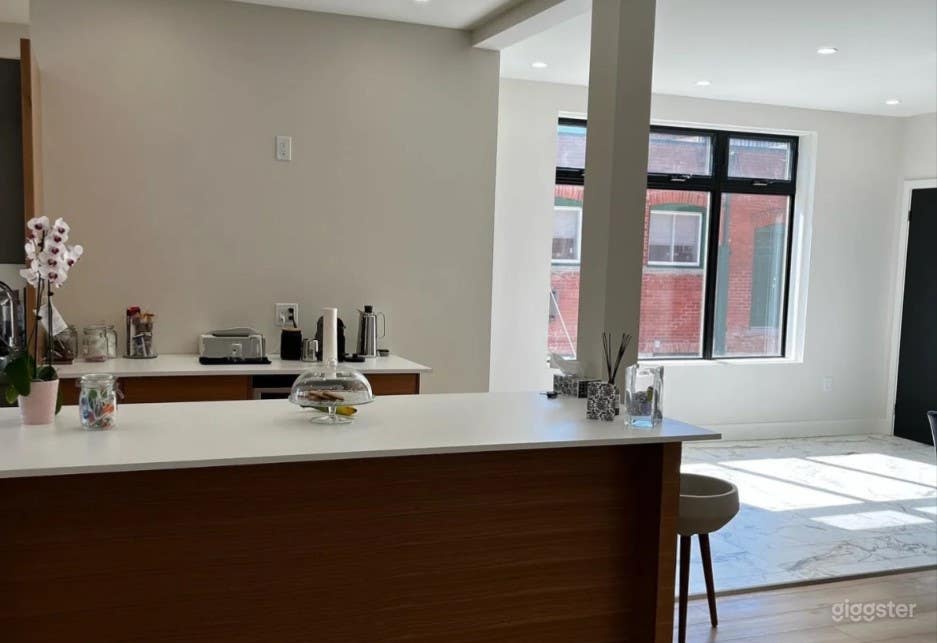 Studio Loft with Natural Light in Lincoln Photo 2