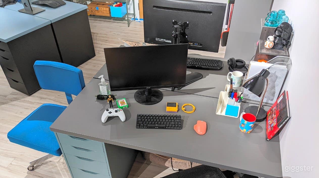 Modern developer/artist co-working space Photo 2