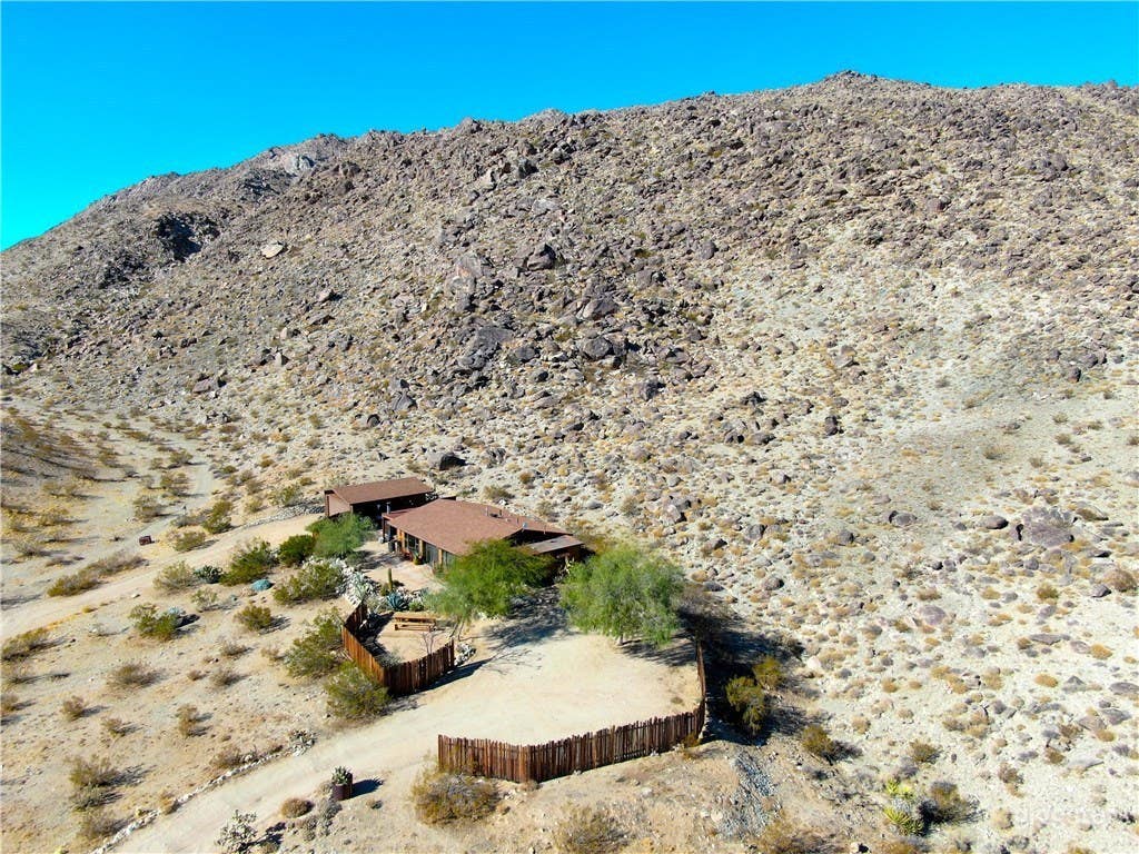 Private oasis (5 acres) with a 360 View &amp; Hot Tub Photo 3