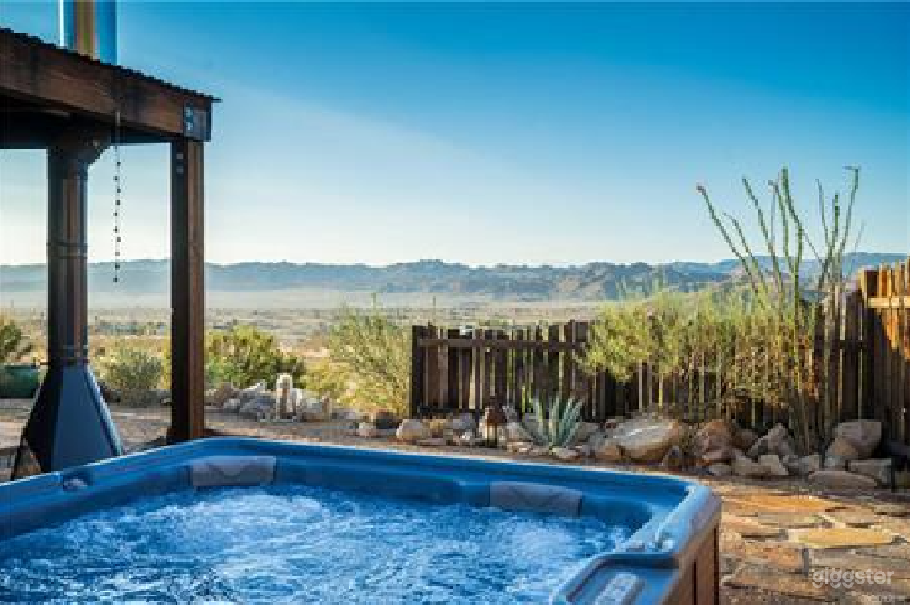 Private oasis (5 acres) with a 360 View &amp; Hot Tub Photo 2