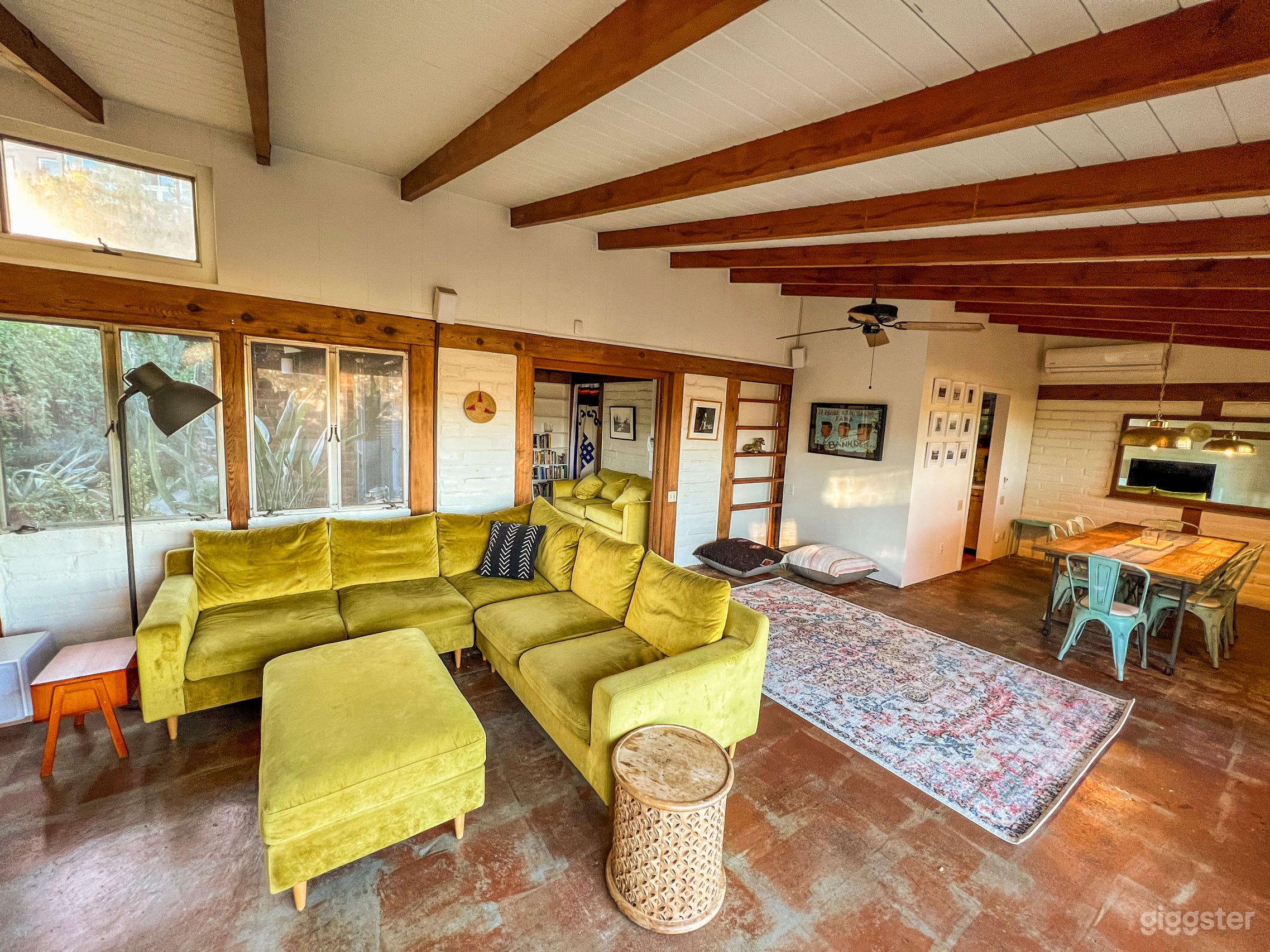 Spacious living roof with lots of light, high ceilings, nice couches, big tv and good sound system.