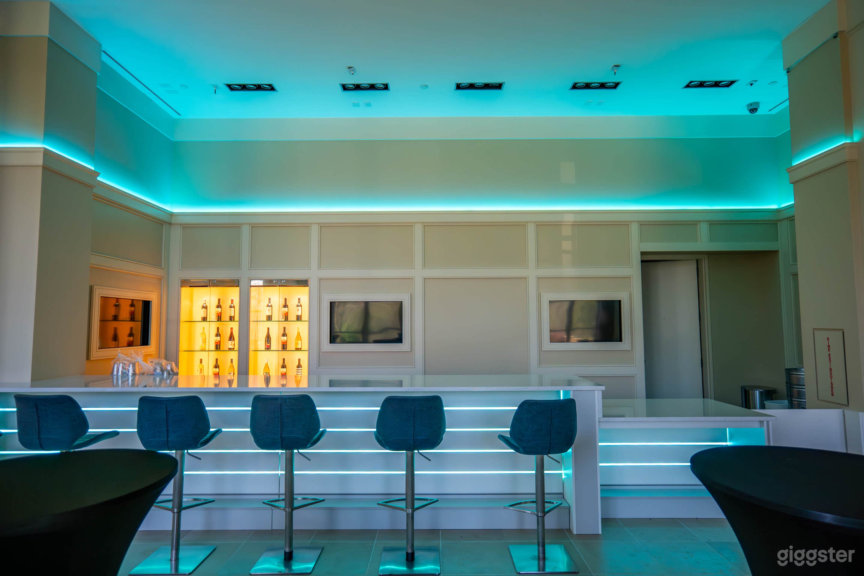 Reception Bar Photo 3