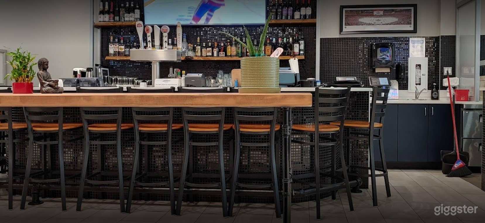 Family Friendly Restaurant in Edmonton Photo 1