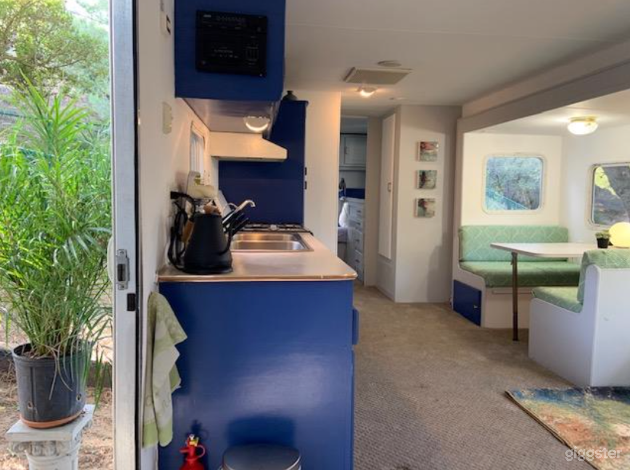 Cozy and Bright Mallard RV Photo 1