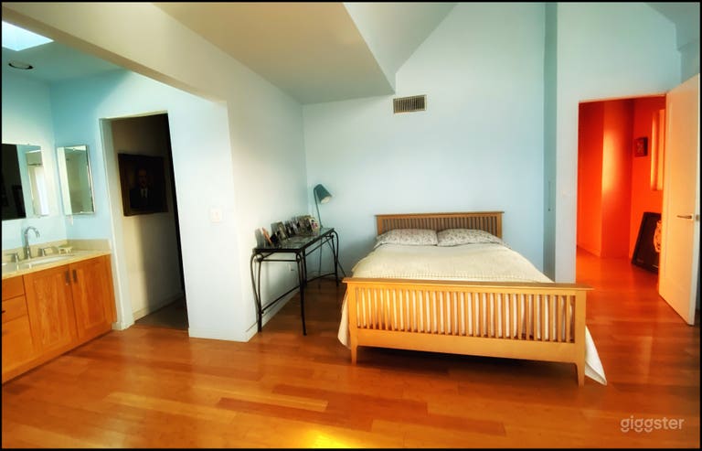  Spacious master bedroom 