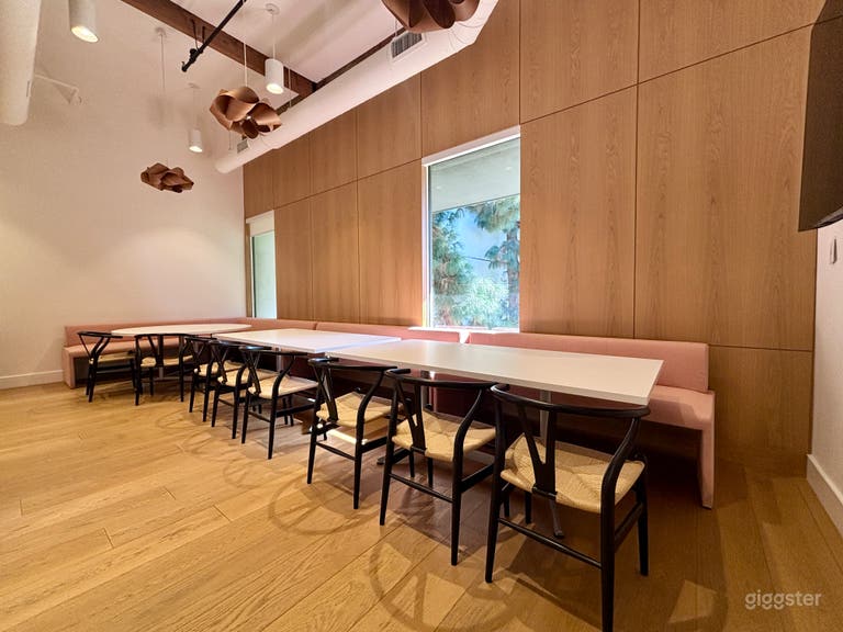  Espacio de oficina industrial moderno y cafetería 