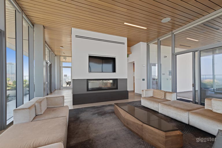  Gorgeous Rooftop Lounge w/ LA Skyline View 