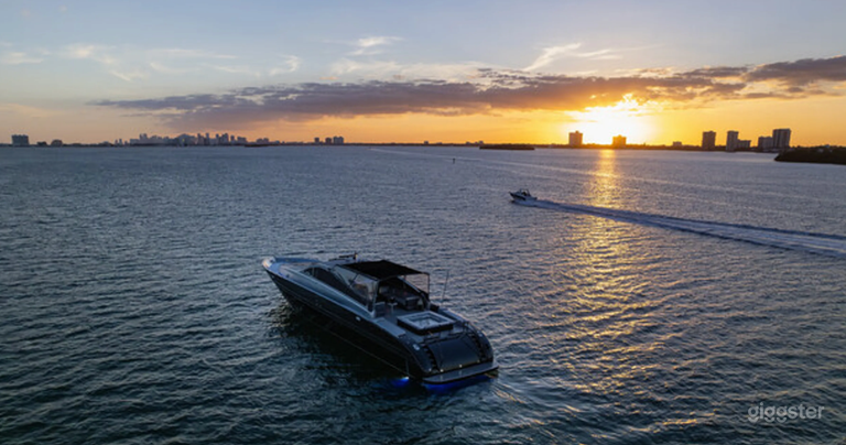  Luxury 92ft Yacht Studio for Photo & Video Shoots 