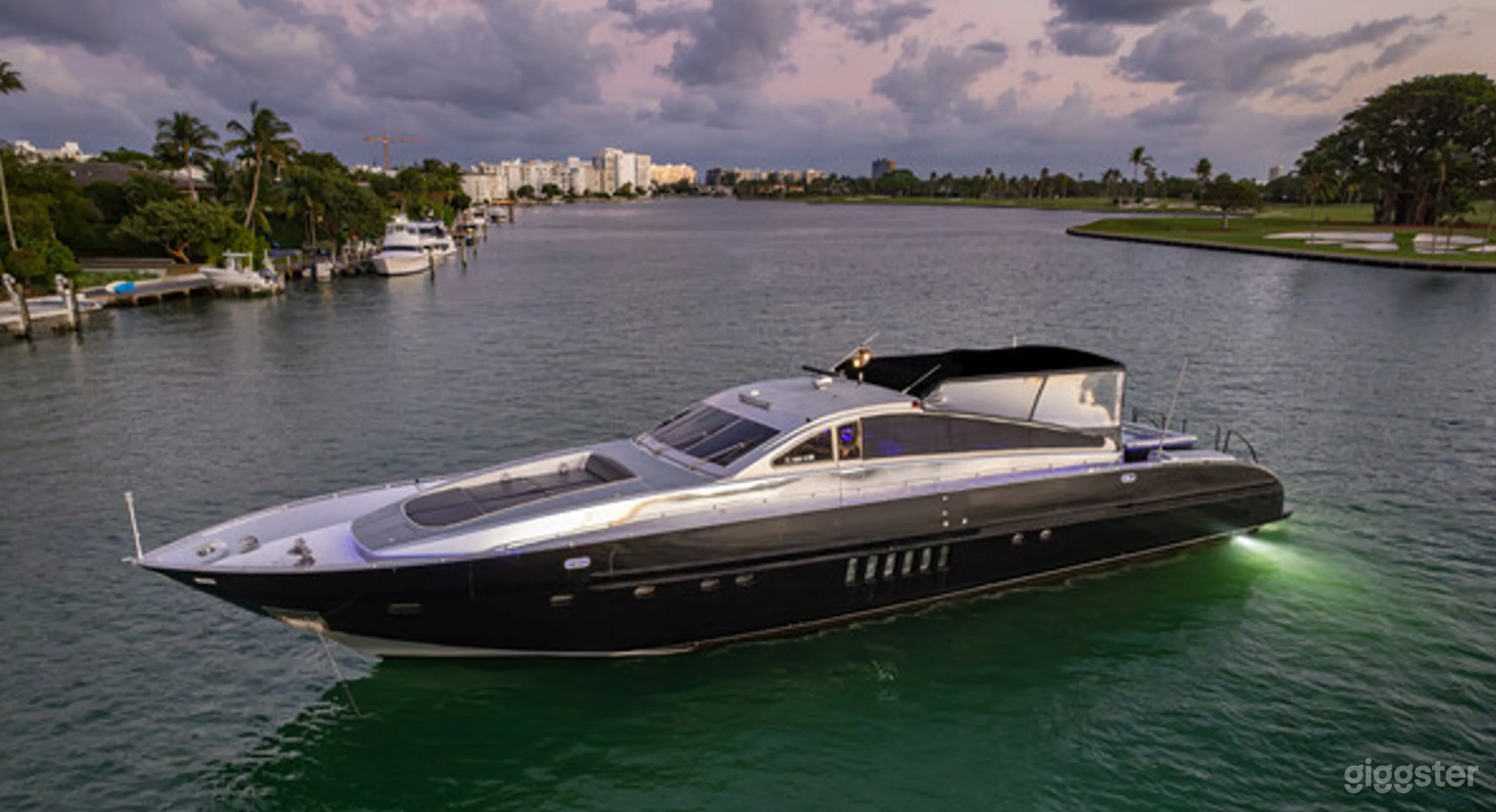 Luxury 92ft Yacht Studio for Photo & Video Shoots Photo 1