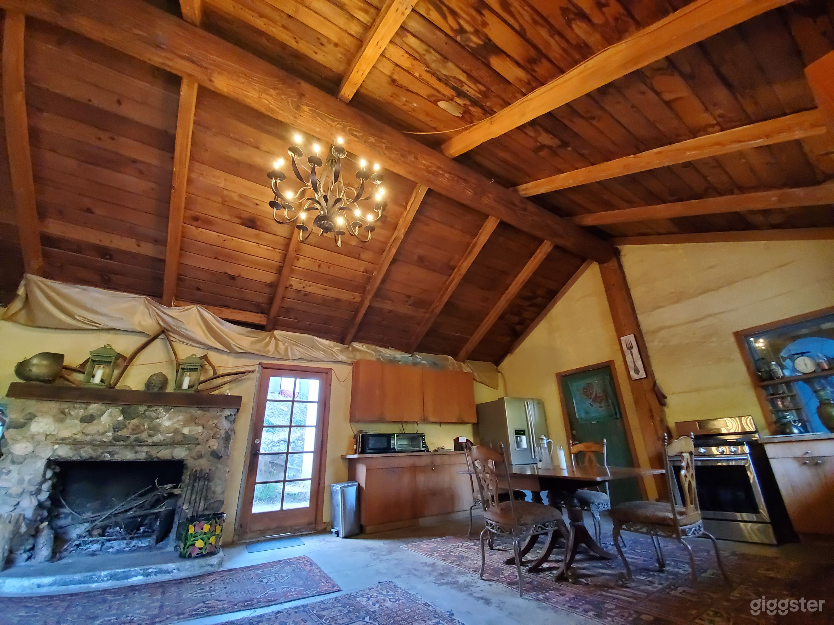 100yr Stone House, fireplace &amp;/OR  French Quarters Photo 4