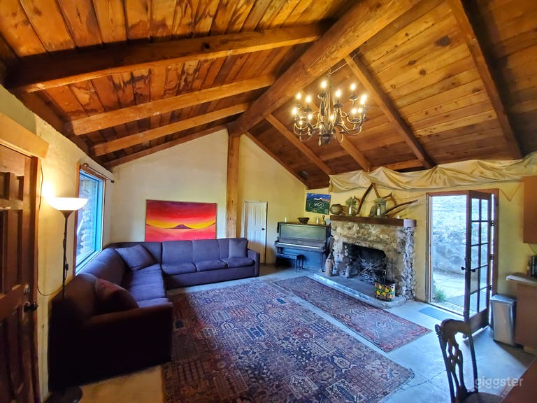  100yr Stone House, fireplace &/OR  French Quarters 