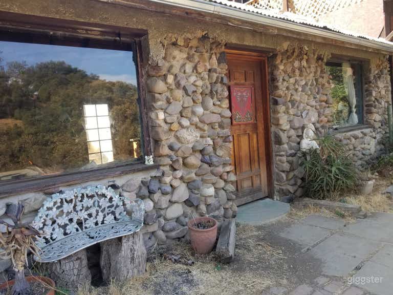  100yr Stone House, fireplace &/OR  French Quarters 