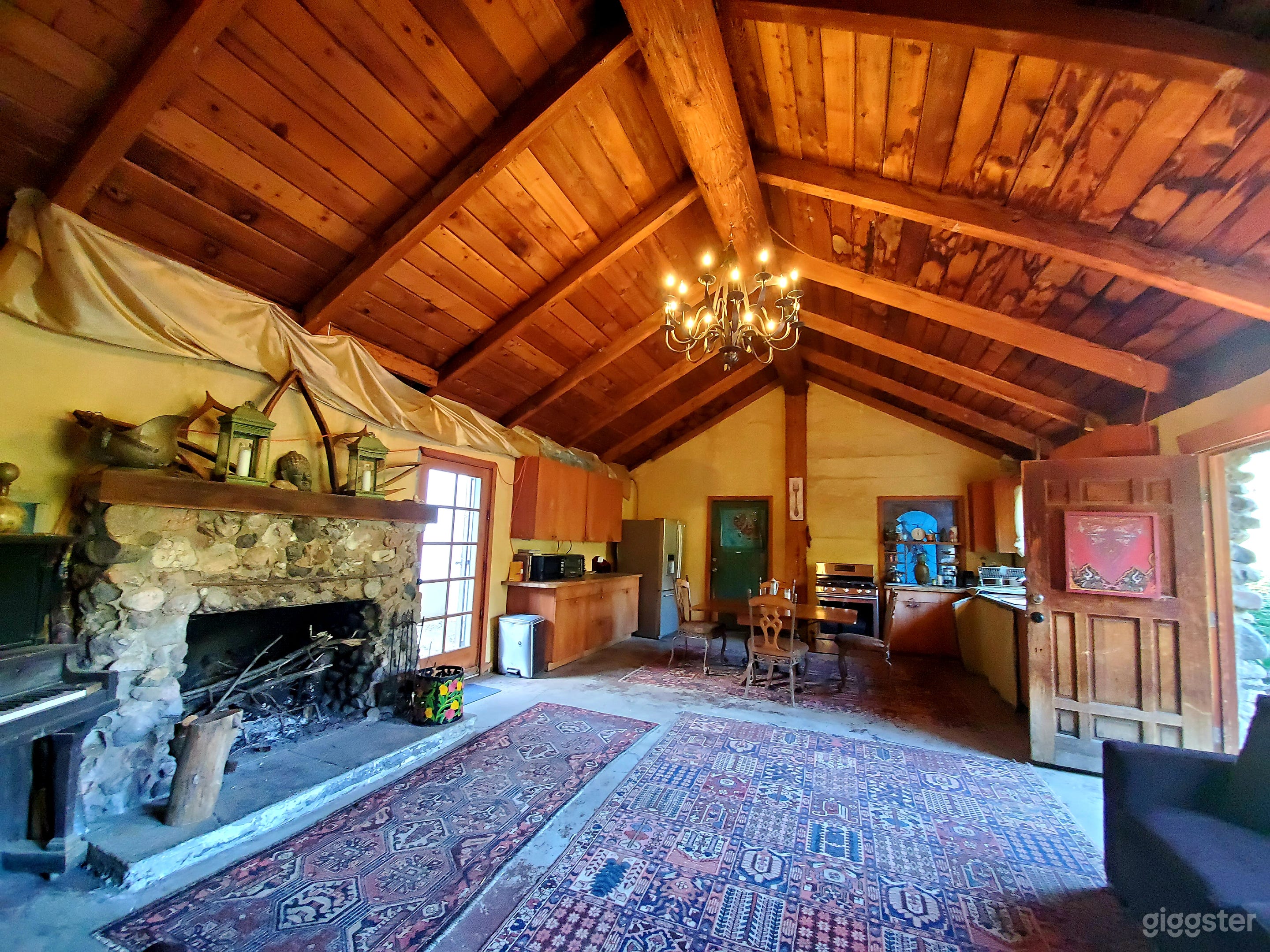 100yr Stone House, fireplace &amp;/OR  French Quarters Photo 1