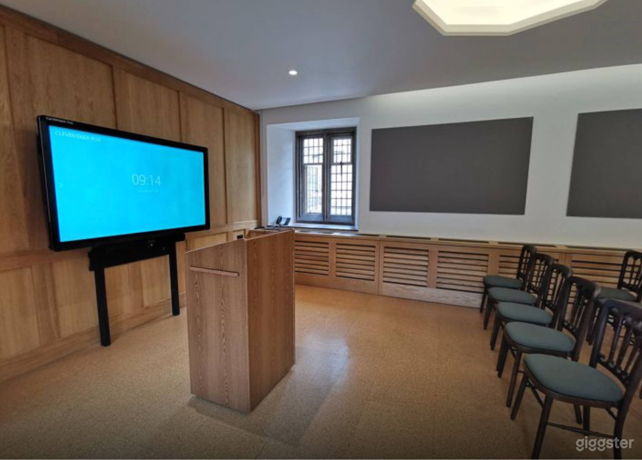 The Sutton Room Photo 2