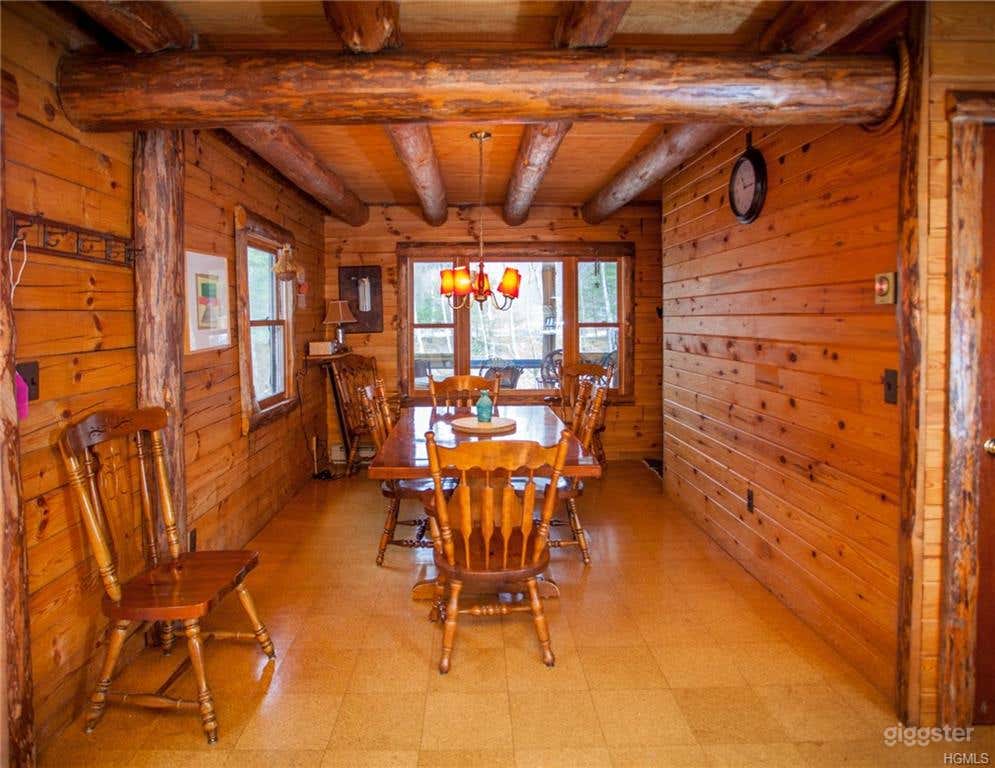Rural Lakeside Log Home: Location 5195 Photo 1