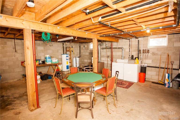  Rural Lakeside Log Home: Location 5195 