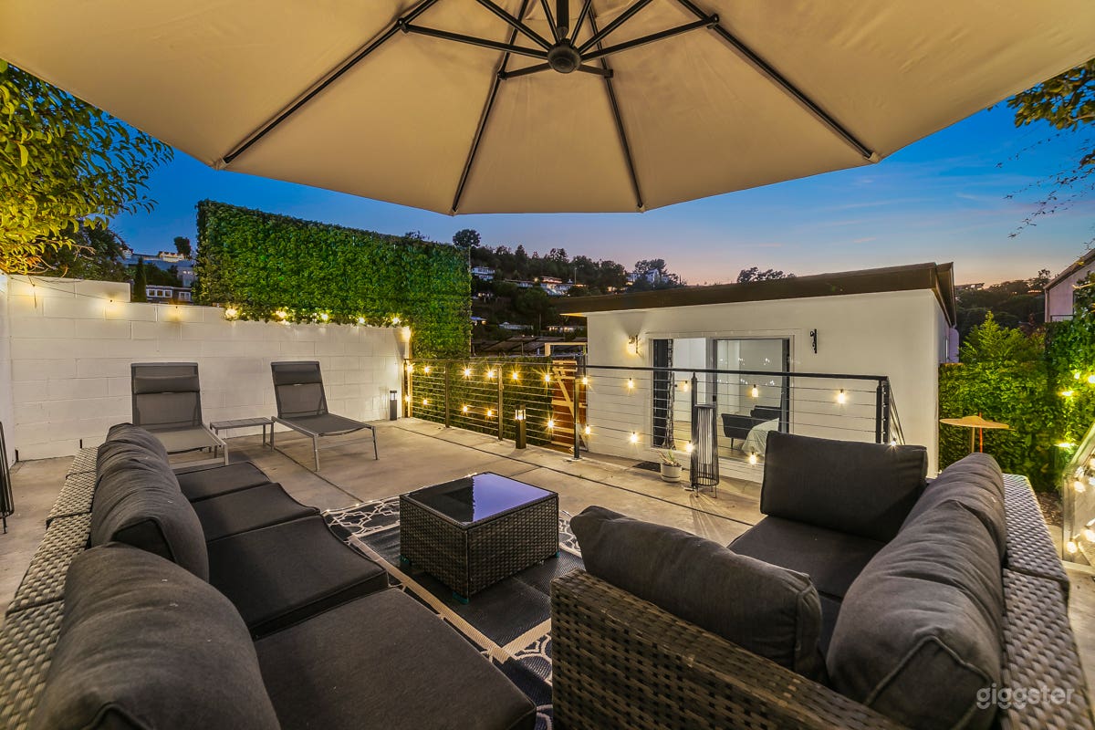 Modern Hollywood Hills Glass Home with Canyon Views Photo 1