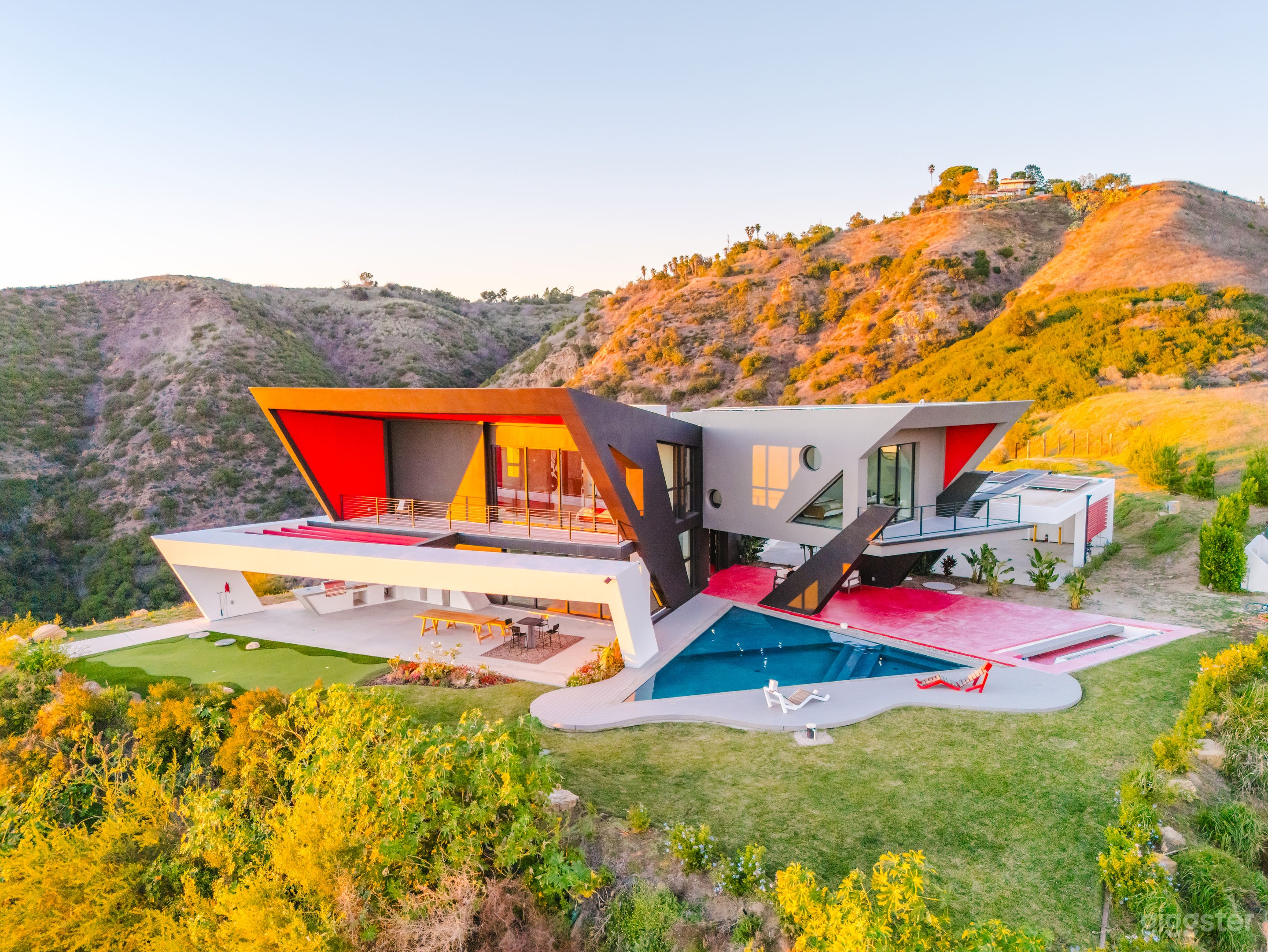 FUTURISTIC MALIBU CLIFFSIDE MASTERPIECE Photo 4