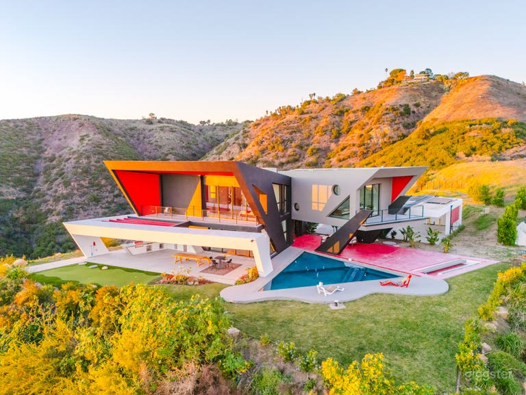  FUTURISTIC MALIBU CLIFFSIDE MASTERPIECE 