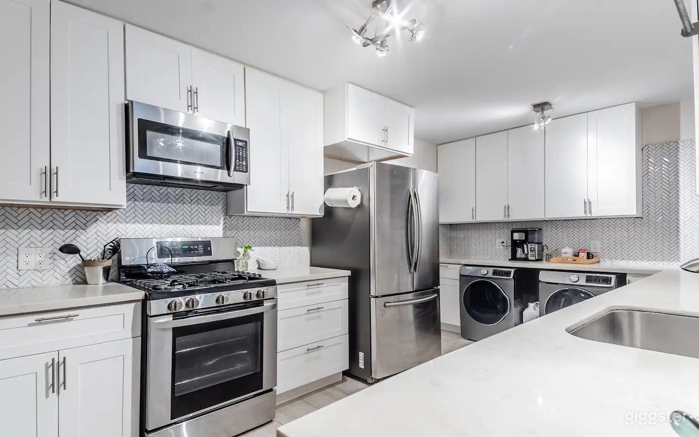 Hip Austin Vintage Oasis  Photo 4