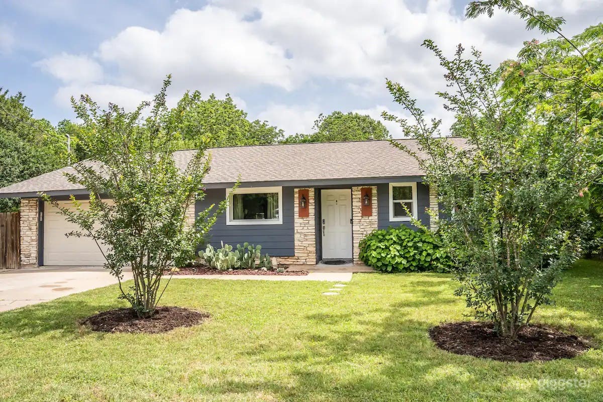 Hip Austin Vintage Oasis  Photo 3