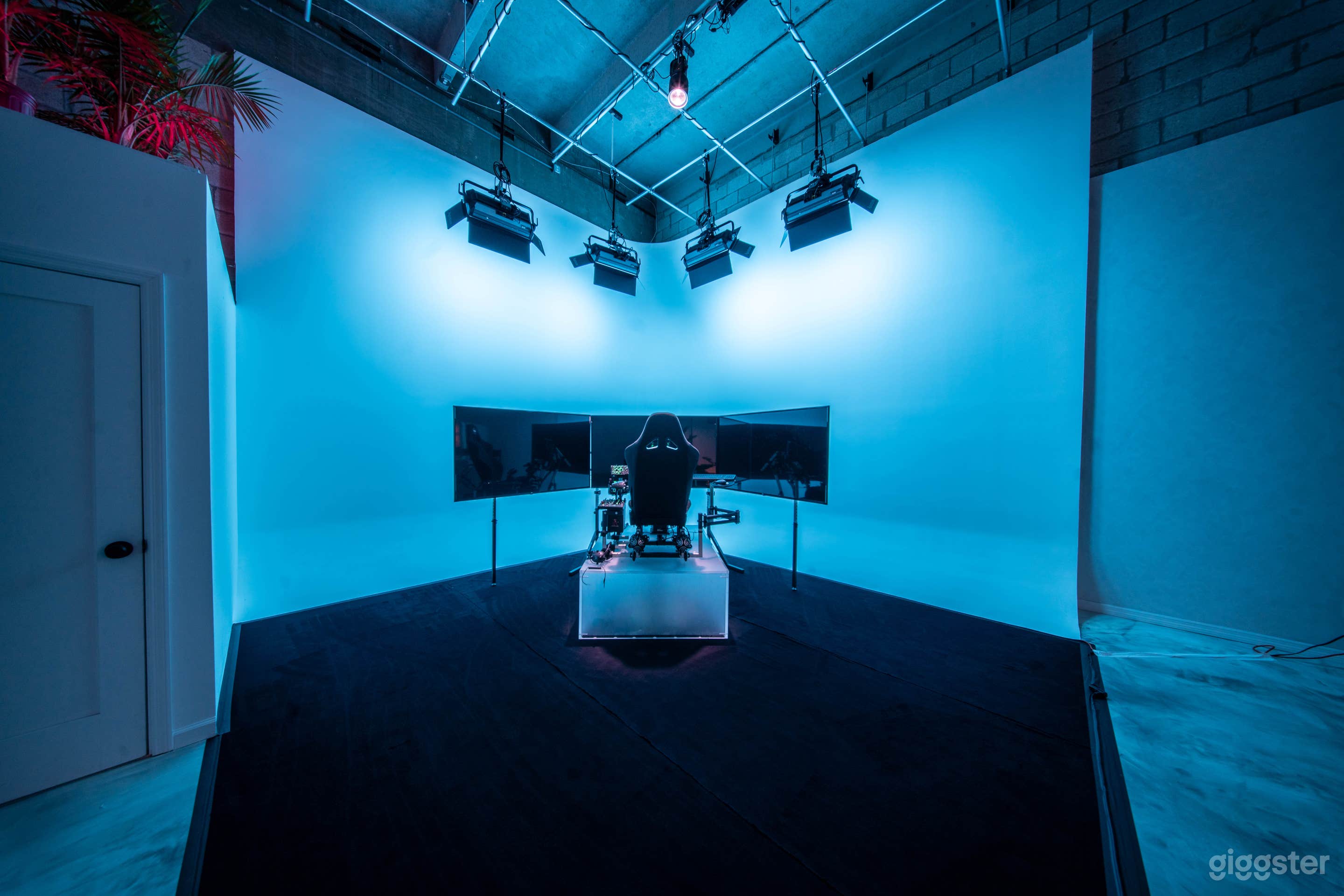 4 x Nova 600 Panels included