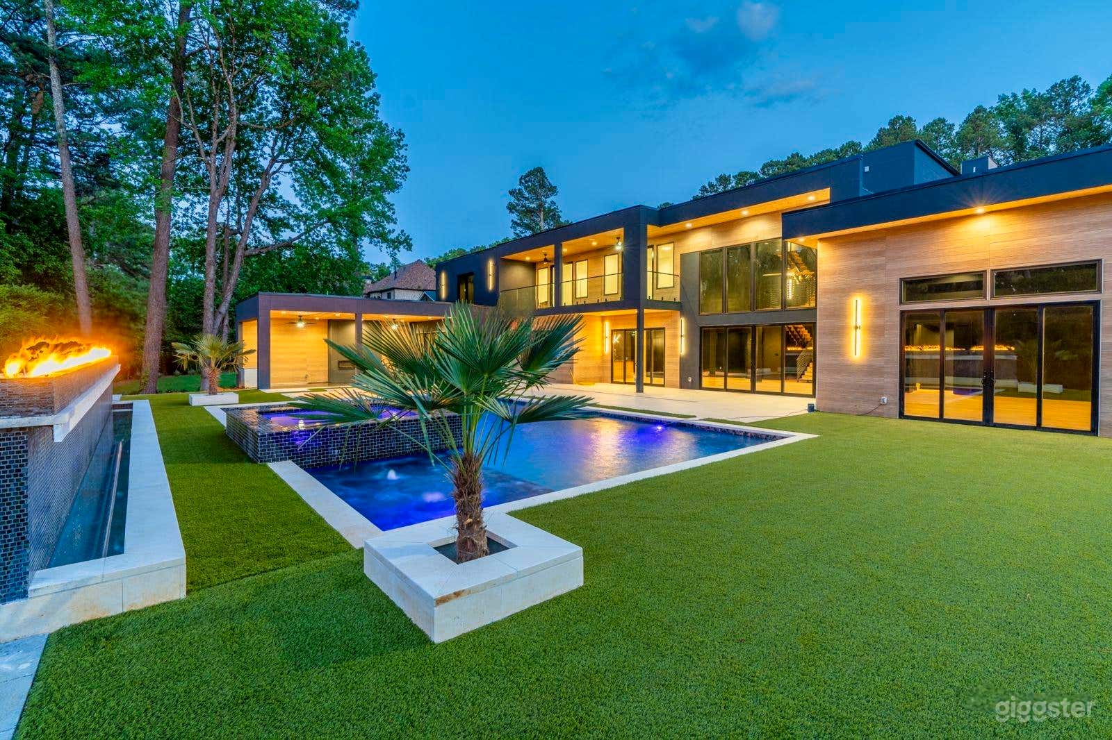 Modern Poolside Escape for Filming &amp; Photoshoots Photo 1