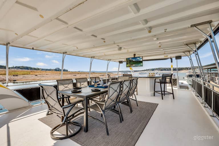  Huge top deck with seating for 14 