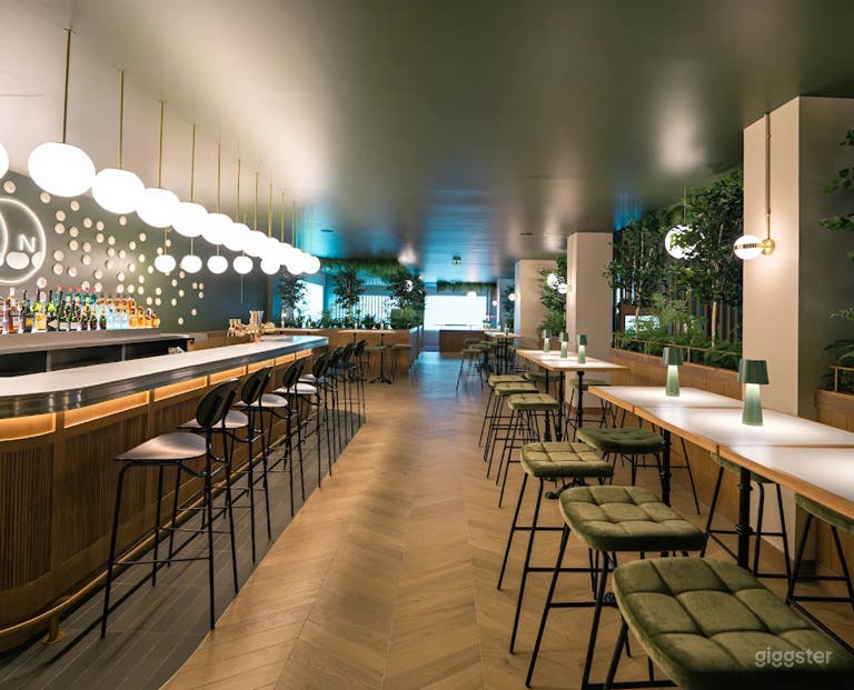  Chic Paris-Style Shooting Bar & Lounge 