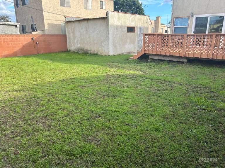  Spacious Urban Backyard 