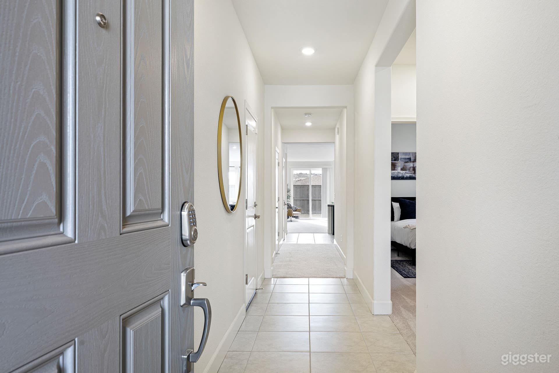 Stylish 4BR Home Nr Golden Eagle Sports Complex Photo 4