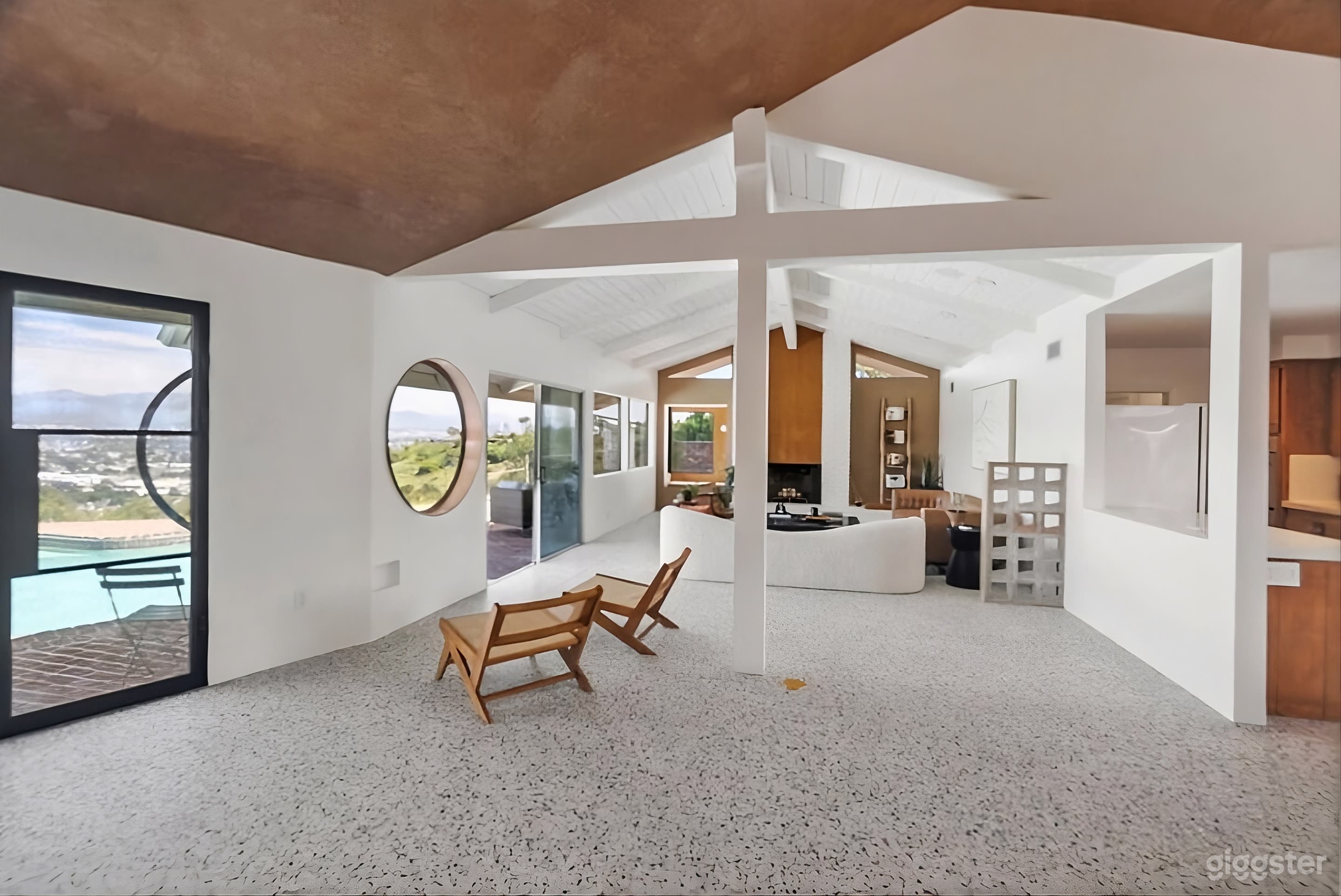 Natural light legit views + pool! Photo 3