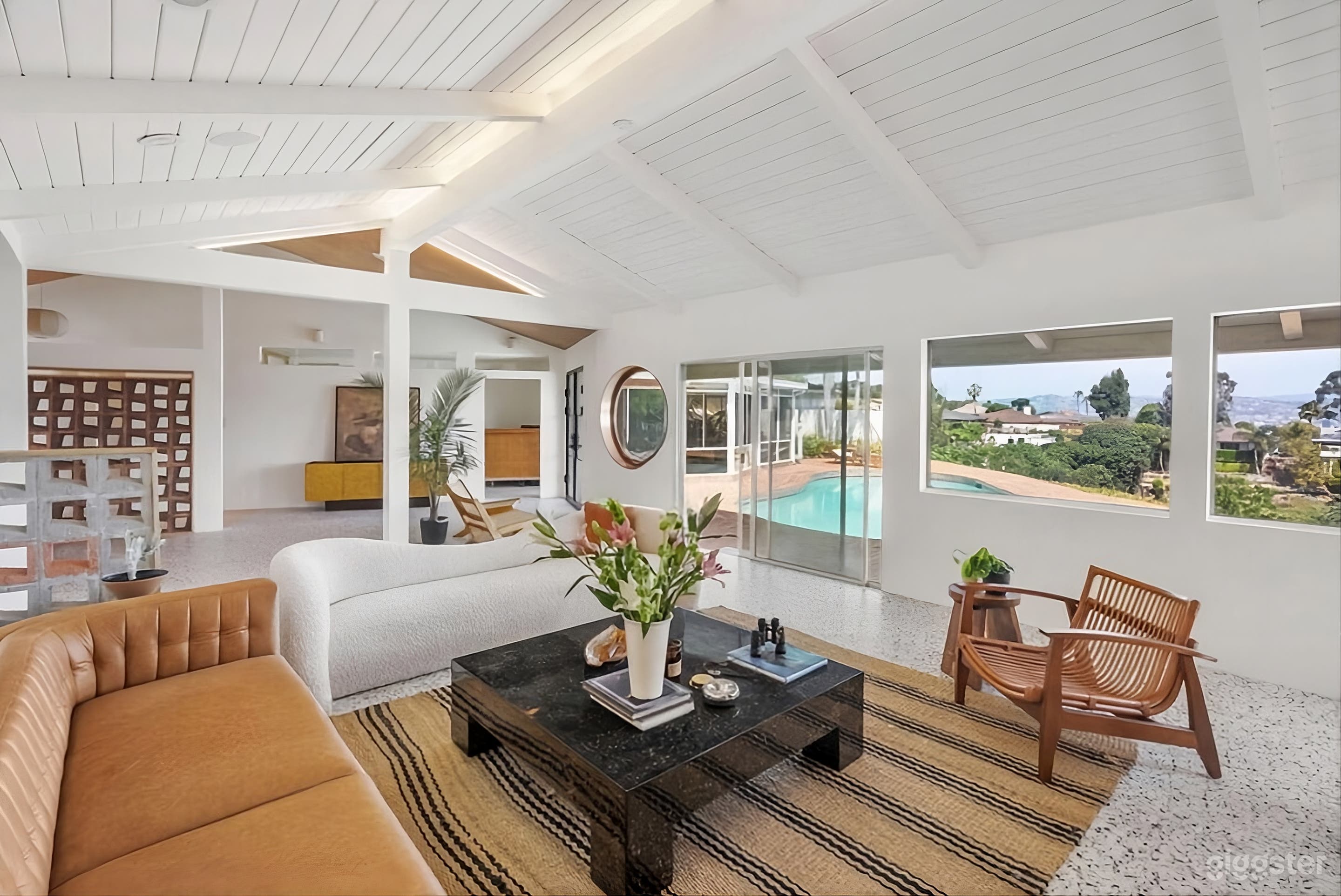 Natural light legit views + pool! Photo 1