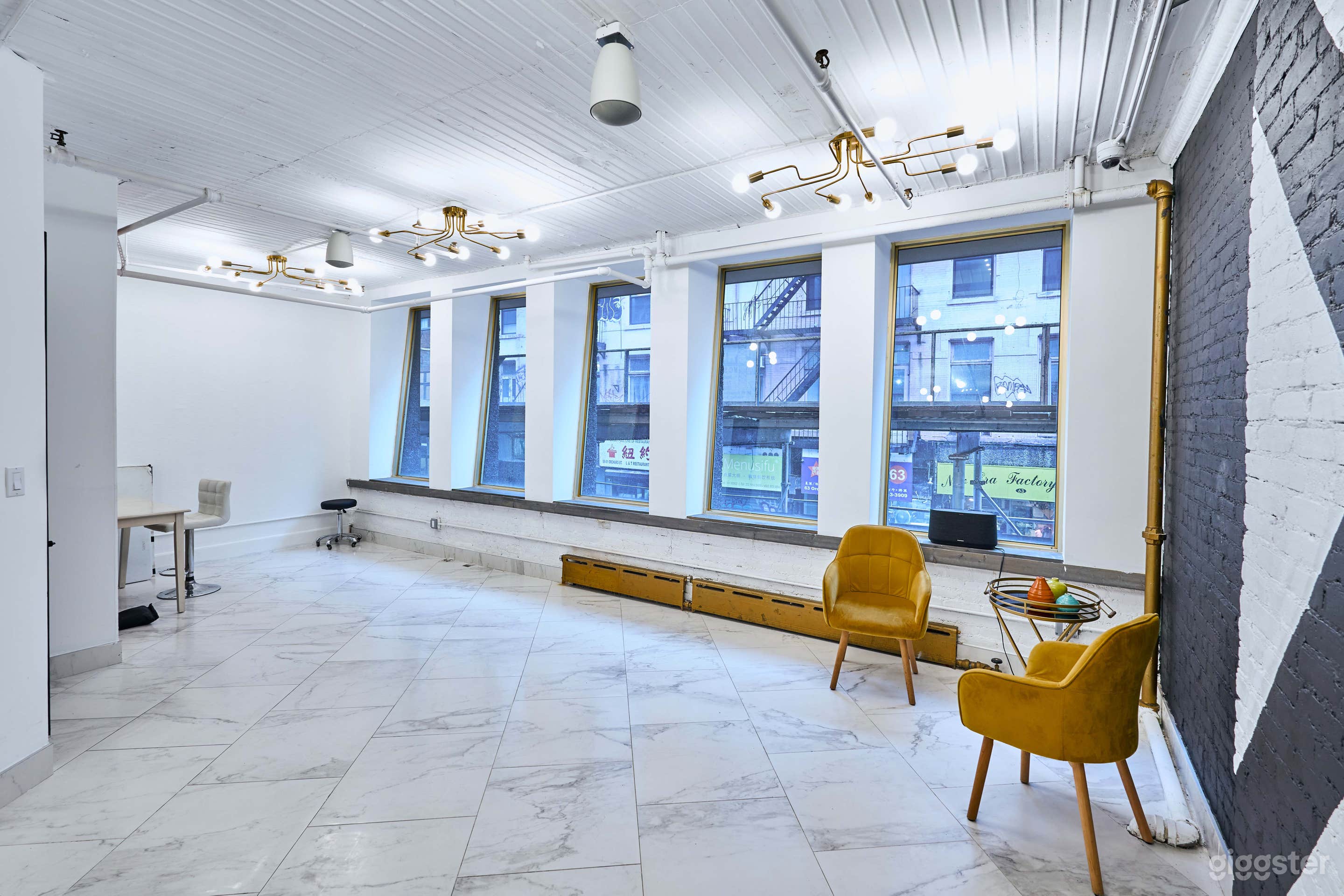 Lower East Side Cozy Studio with Natural Light Photo 3