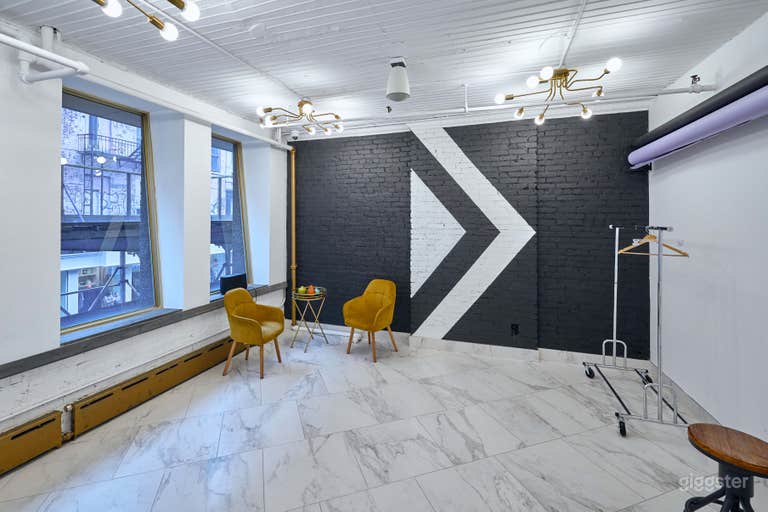  Lower East Side Cozy Studio with Natural Light 