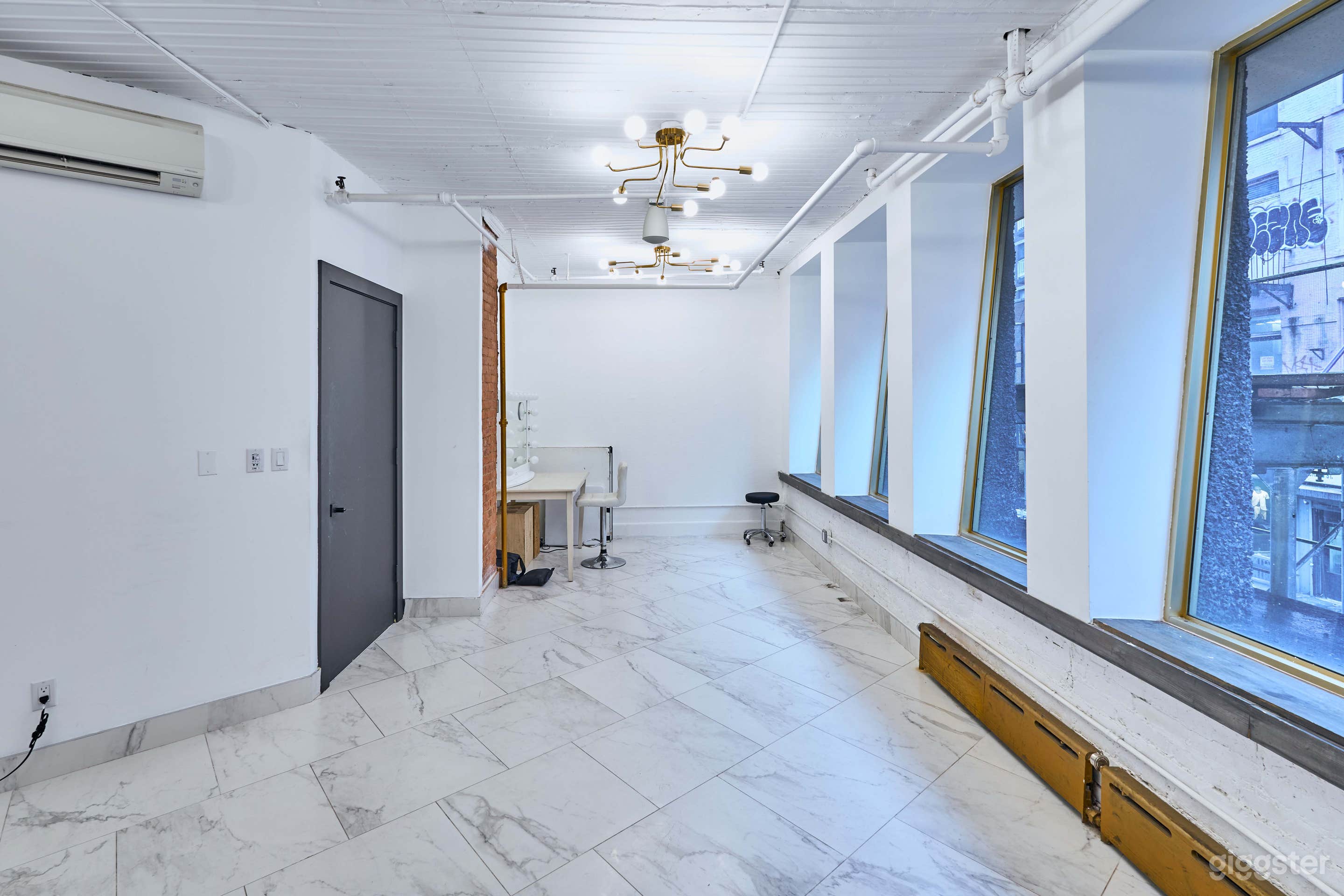 Lower East Side Cozy Studio with Natural Light Photo 4
