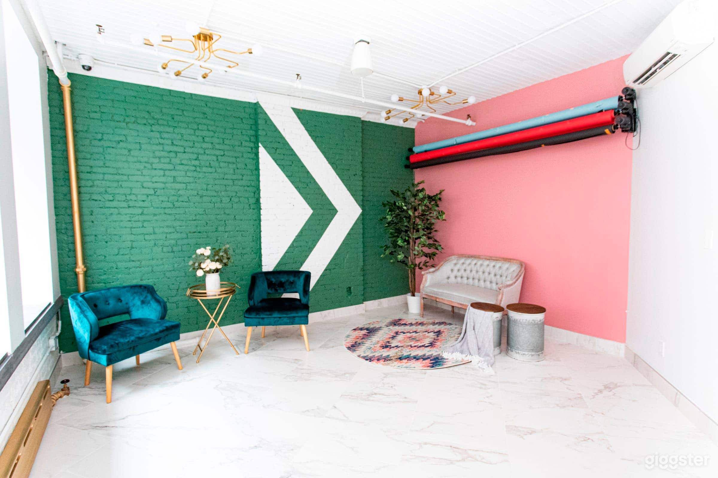 The light in this studio is fantastic!