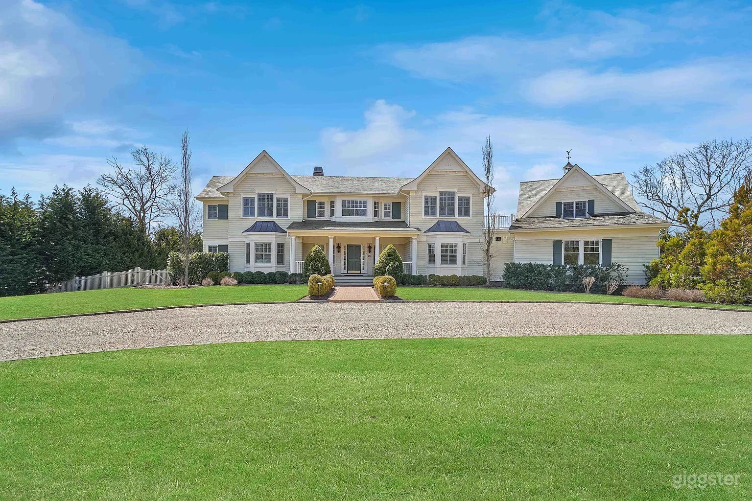 Beautiful beach house with pool in Quogue Photo 2